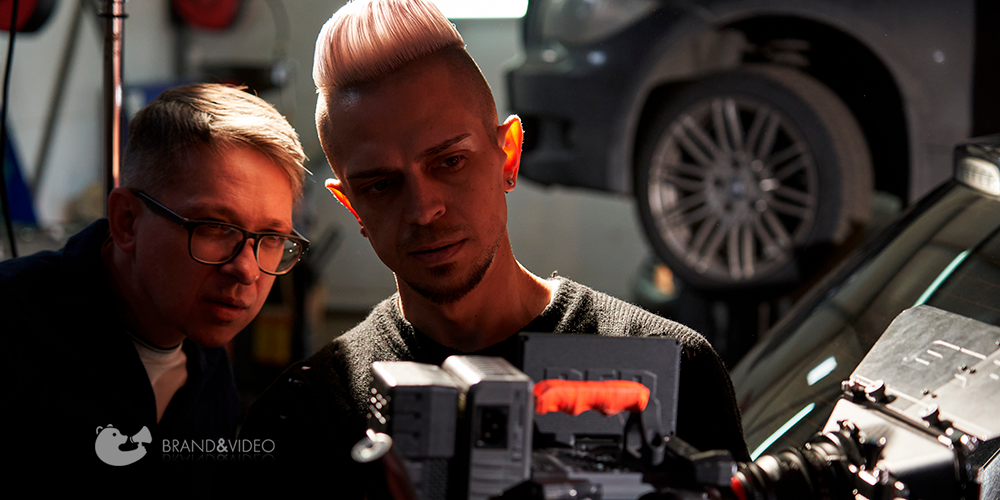 Оператор и режиссер смотрят плэйбэк