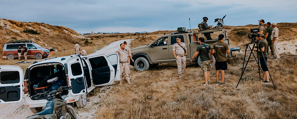 Видеопродакшн Brandvideo на выездной съемке в Крыму, много людей и машин