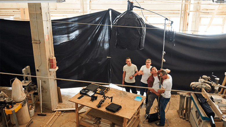 Блэкаут с помощью черной ткани