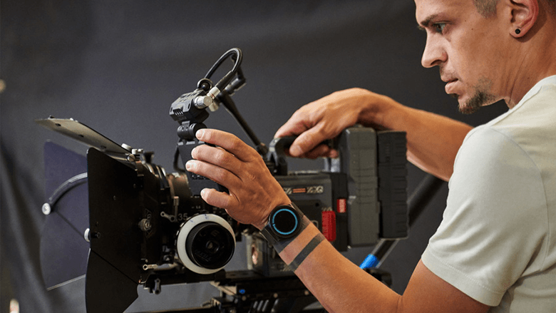 Парень с кинокамерой